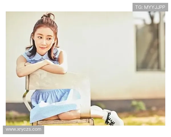 世界足球明星太太的生活与魅力揭秘：她们如何在光环下展现真实自我